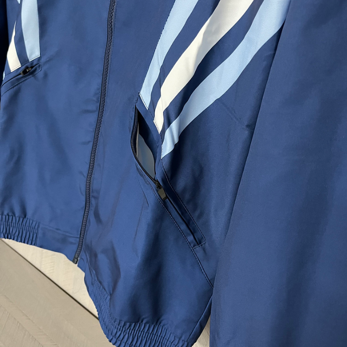 Argentine windbreaker
