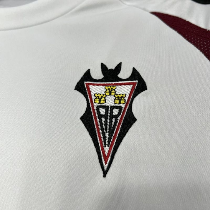 Kit domicile Albacete Balompié 2024-25