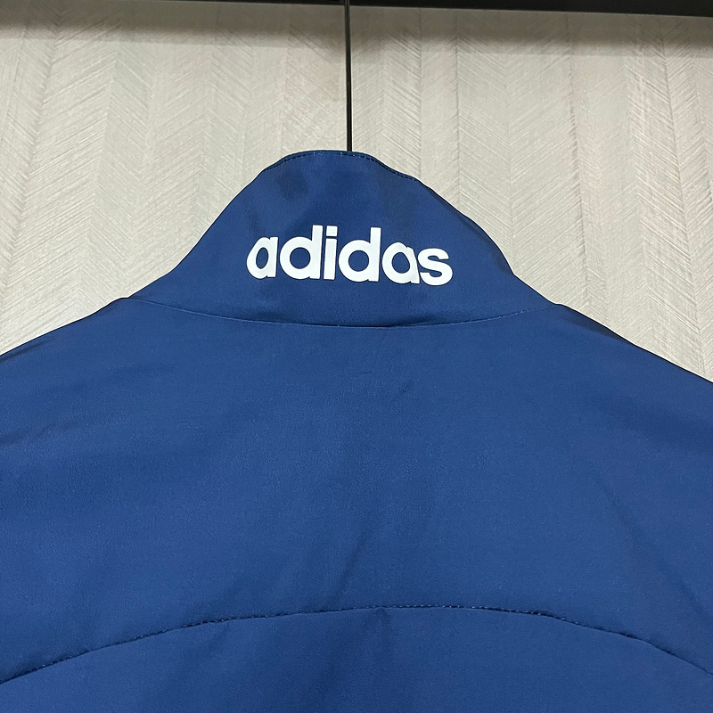 Argentine windbreaker