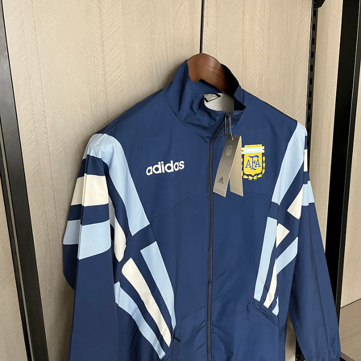 Argentine windbreaker